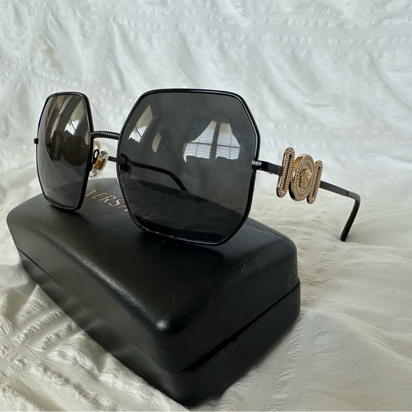 Stylish Versace Black and Gold Sunglasses - Picture 1 of 4